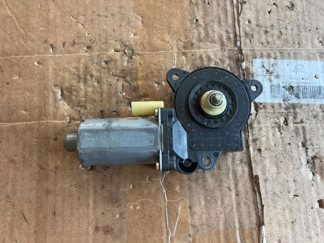 bontott FORD FIESTA V Jobb első Ablakemelő Motor