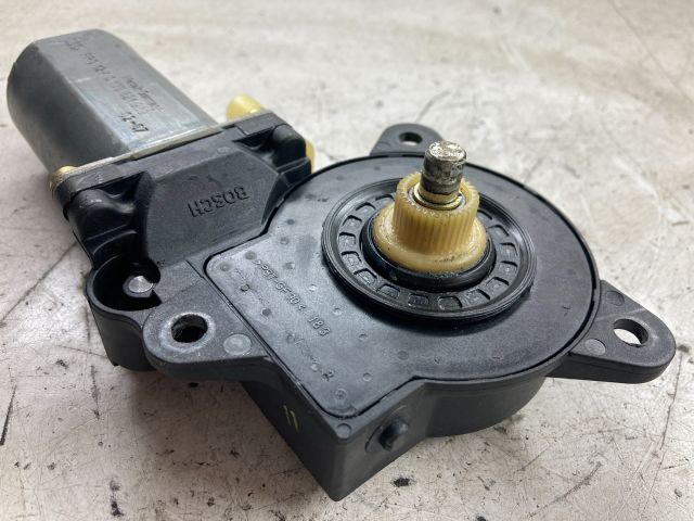 bontott FORD FIESTA V Jobb első Ablakemelő Motor