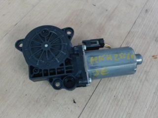 bontott FORD FIESTA V Jobb első Ablakemelő Motor