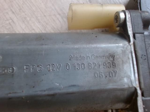 bontott FORD FIESTA V Jobb első Ablakemelő Motor