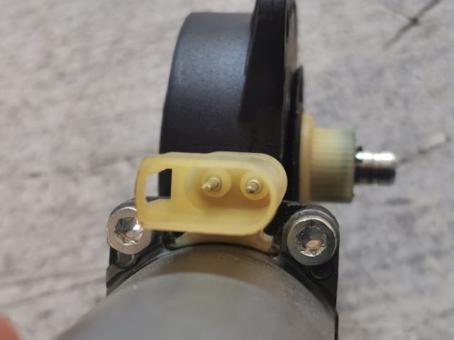 bontott FORD FIESTA V Jobb első Ablakemelő Motor