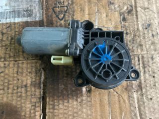 bontott FORD FIESTA V Jobb első Ablakemelő Motor