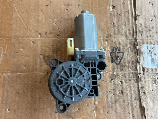 bontott FORD FIESTA V Jobb első Ablakemelő Motor