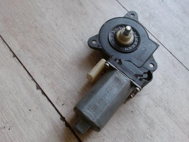 bontott FORD FIESTA V Jobb első Ablakemelő Motor