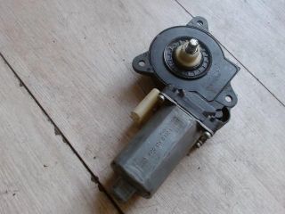 bontott FORD FIESTA V Jobb első Ablakemelő Motor