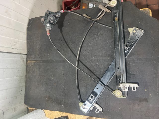 bontott FORD FIESTA V Jobb első Ablakemelő Szerkezet (Mechanikus)