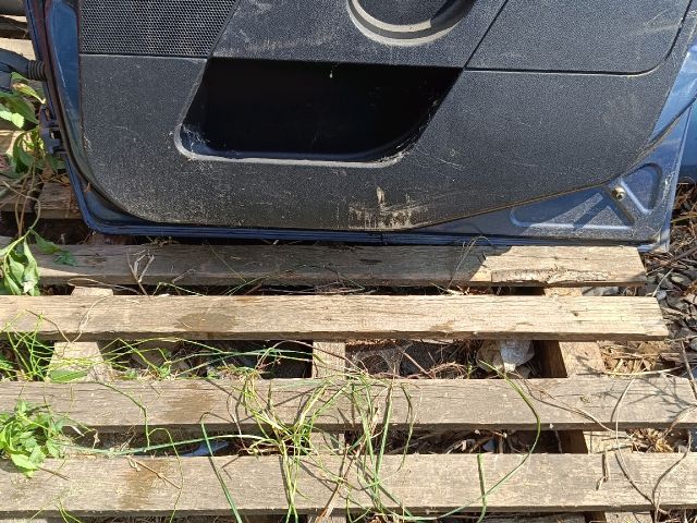 bontott FORD FIESTA V Jobb első Ajtó (Részeivel)