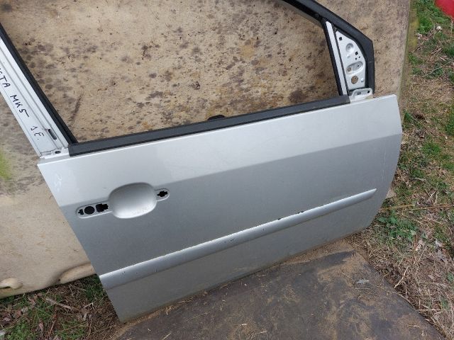 bontott FORD FIESTA V Jobb első Ajtó (Üres lemez)