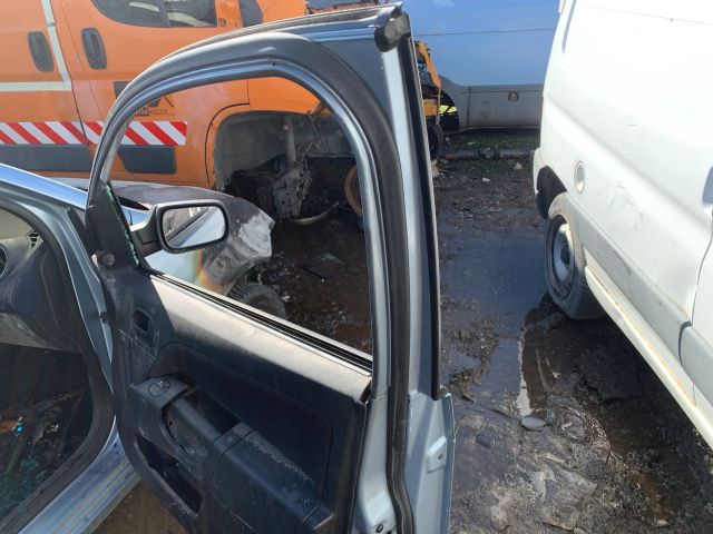 bontott FORD FIESTA V Jobb első Ajtó (Üres lemez)