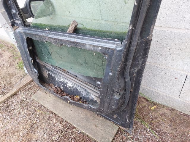 bontott FORD FIESTA V Jobb első Ajtó (Üres lemez)