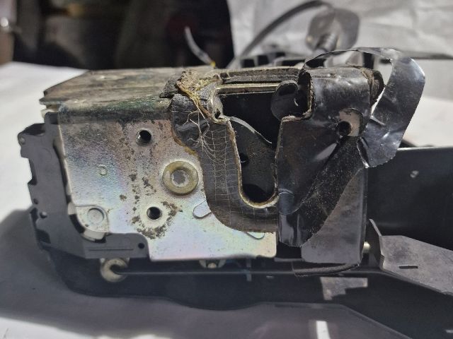 bontott FORD FIESTA V Jobb első Ajtózár