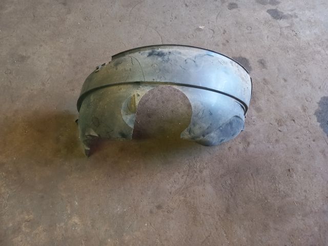 bontott FORD FIESTA V Jobb első Első Dobbetét (Kerékjárati, Műanyag)