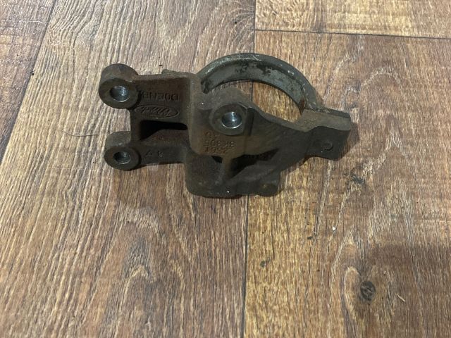 bontott FORD FIESTA V Jobb első Féltengely Tartó