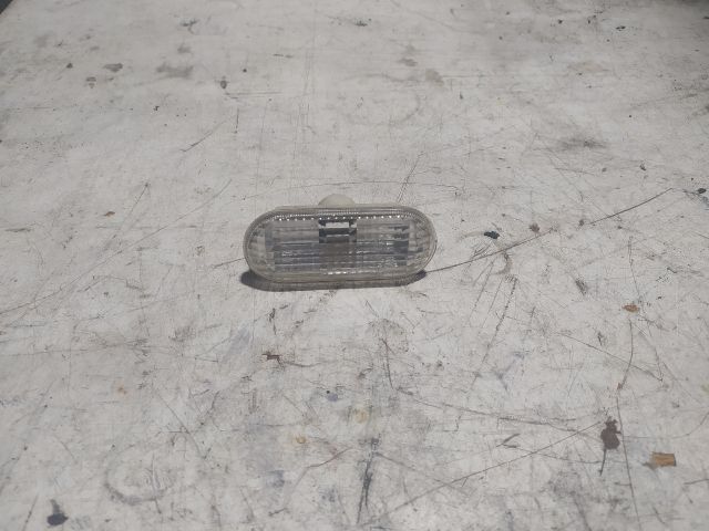 bontott FORD FIESTA V Jobb első Sárvédő Irányjelző