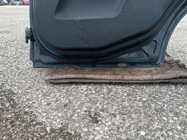 bontott FORD FIESTA V Jobb hátsó Ajtó (Részeivel)