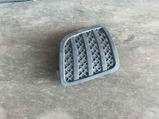 bontott FORD FIESTA V Jobb Ködlámpa Rács