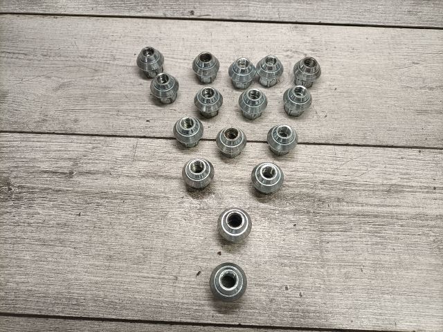 bontott FORD FIESTA V Kerék Csavar Szett