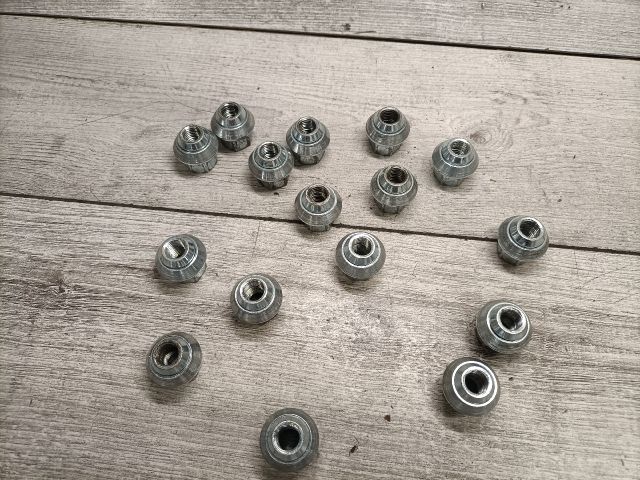 bontott FORD FIESTA V Kerék Csavar Szett