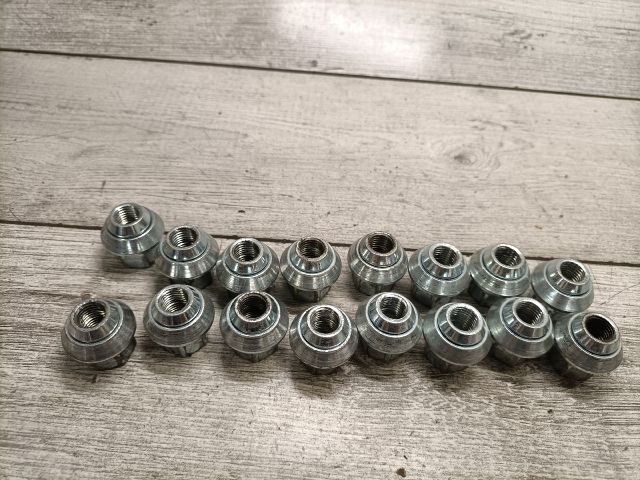 bontott FORD FIESTA V Kerék Csavar Szett