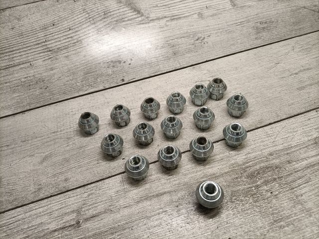 bontott FORD FIESTA V Kerék Csavar Szett