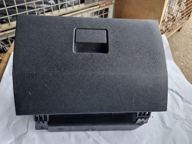 bontott FORD FIESTA V Kesztyűtartó Ajtó