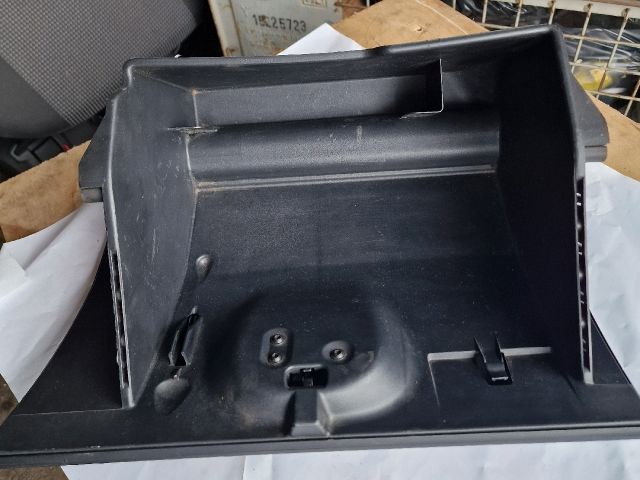 bontott FORD FIESTA V Kesztyűtartó Ajtó