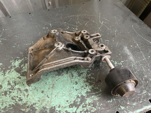 bontott FORD FIESTA V Klímakompresszor Tartó Bak