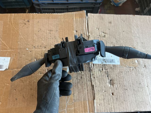 bontott FORD FIESTA V Komplett Kormánykapcsoló (Bajuszkapcsoló)