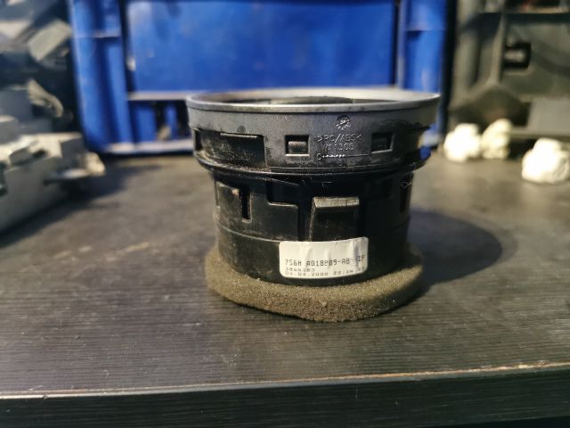 bontott FORD FIESTA V Középső Szellőző