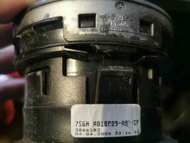 bontott FORD FIESTA V Középső Szellőző