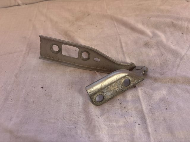 bontott FORD FIESTA V Motorháztető Jobb Zsanér