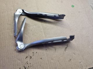 bontott FORD FIESTA V Motorháztető Jobb Zsanér