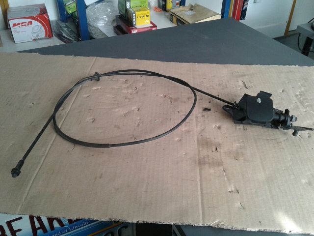 bontott FORD FIESTA V Motorháztető Nyitó Bowden