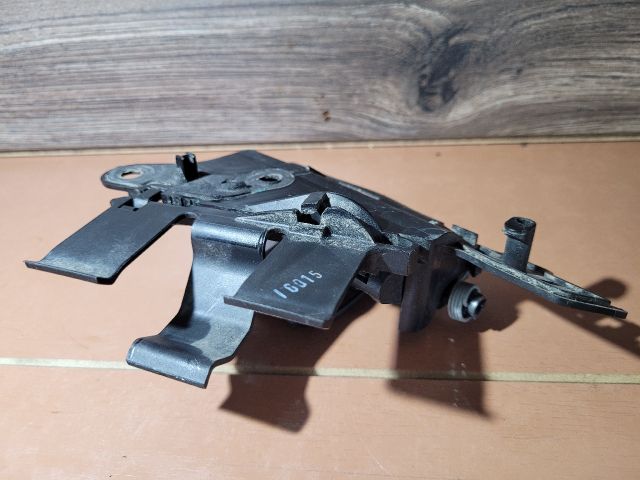 bontott FORD FIESTA V Motorháztető Nyitó Kar / Gomb