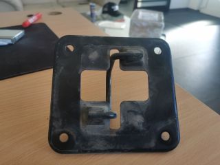 bontott FORD FIESTA V Motorháztető Zár Tartó Konzol