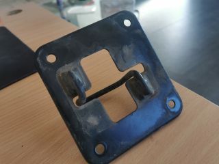 bontott FORD FIESTA V Motorháztető Zár Tartó Konzol