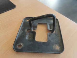 bontott FORD FIESTA V Motorháztető Zár Tartó Konzol