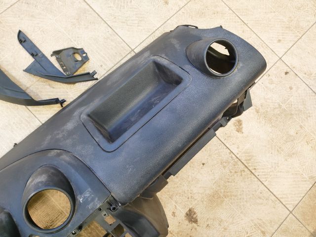 bontott FORD FIESTA V Műszerfal Héj