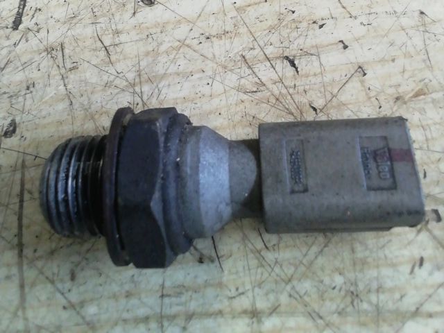 bontott FORD FIESTA V Olajnyomás Jeladó