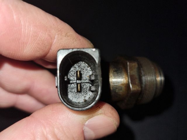 bontott FORD FIESTA V Porlasztó Elektronika