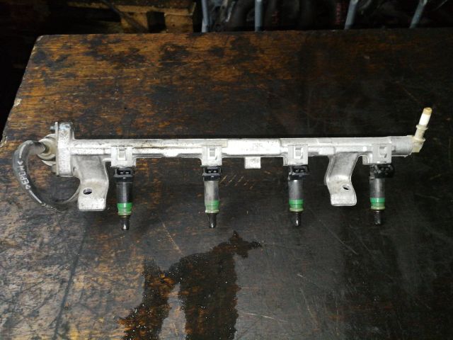 bontott FORD FIESTA V Porlasztó Sor / Híd