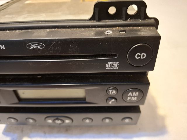 bontott FORD FIESTA V Rádió / CD