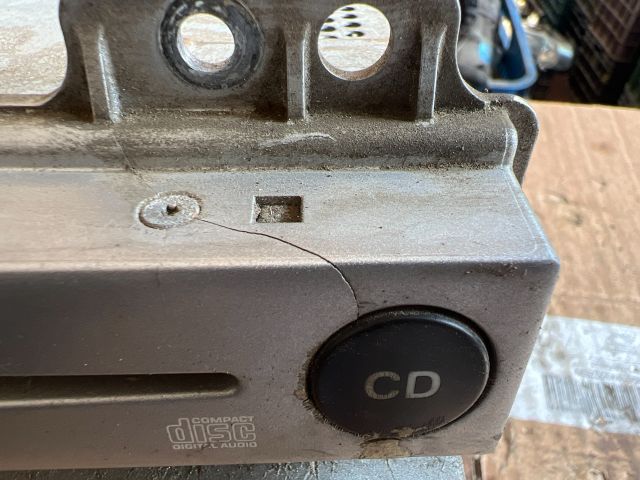 bontott FORD FIESTA V Rádió / CD