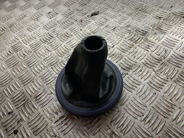 bontott FORD FIESTA V Váltószoknya