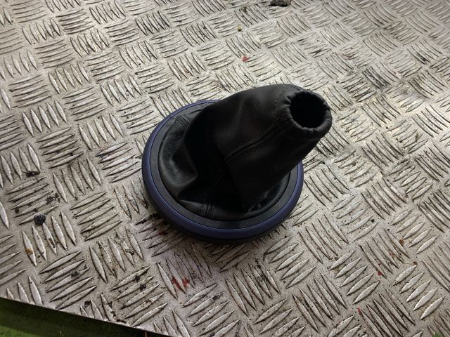 bontott FORD FIESTA V Váltószoknya