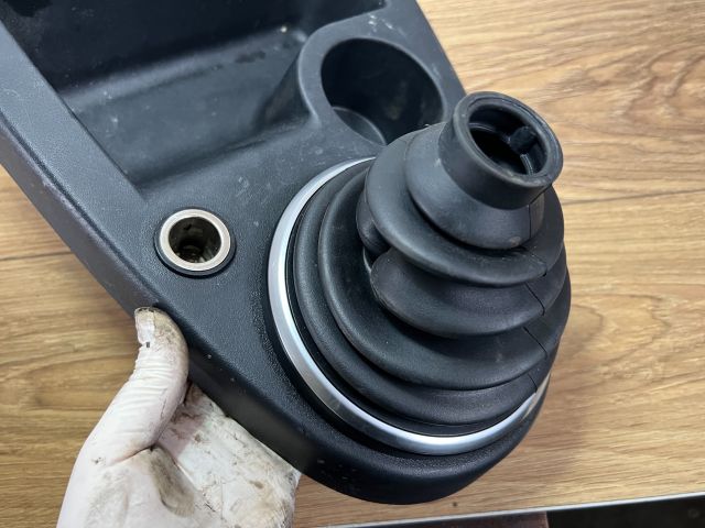 bontott FORD FIESTA V Váltószoknya