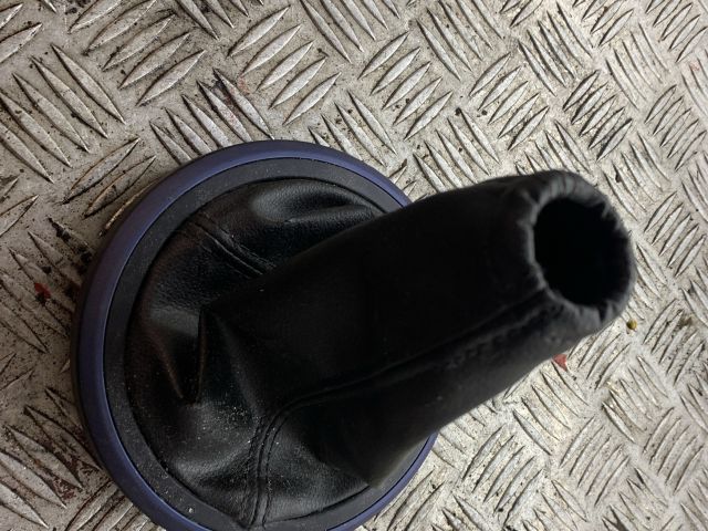 bontott FORD FIESTA V Váltószoknya