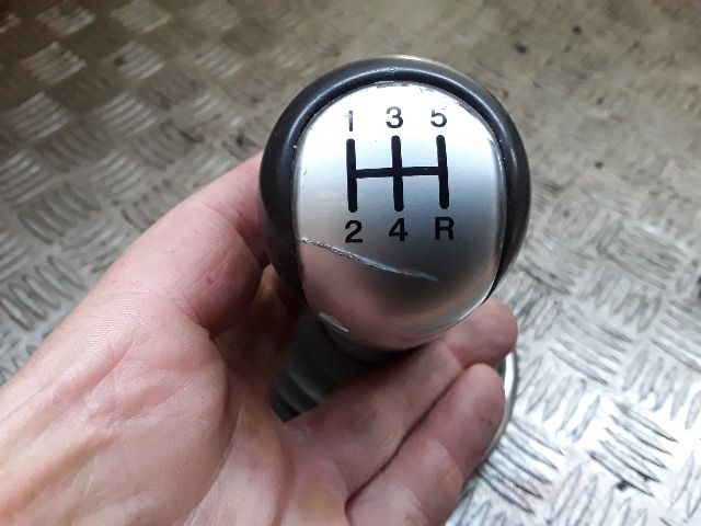 bontott FORD FIESTA V Váltószoknya