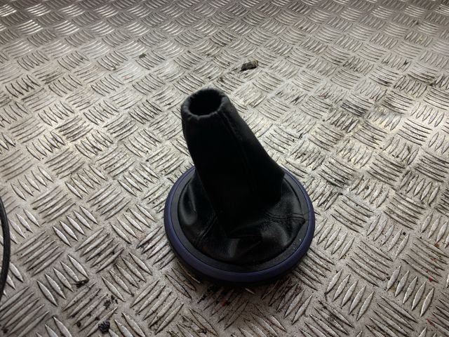 bontott FORD FIESTA V Váltószoknya