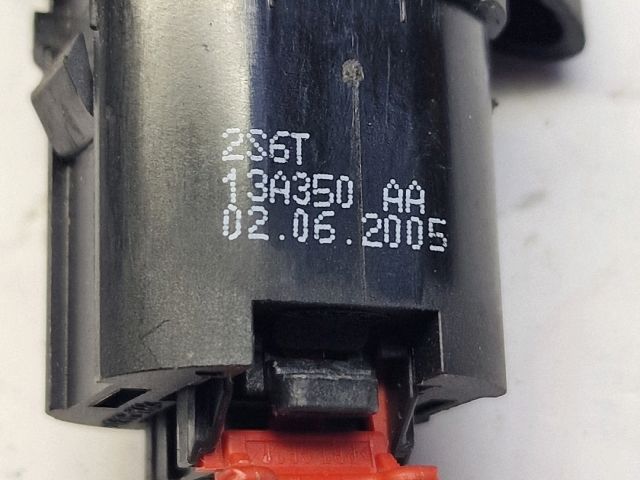 bontott FORD FIESTA V Vészvillogó Kapcsoló